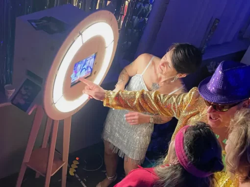 Location Borne Selfie en Bois – Selfiebooth | Animation Photo pour Mariage et Anniversaire à Reims