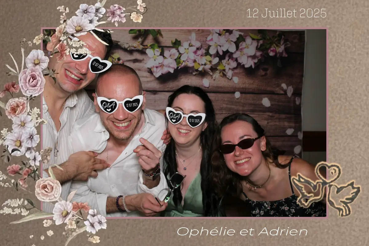 borne-photo-mariage-reims-ophelie-adrien Photo de mariage avec borne photo à Reims pour Ophélie et Adrien avec accessoires cœur