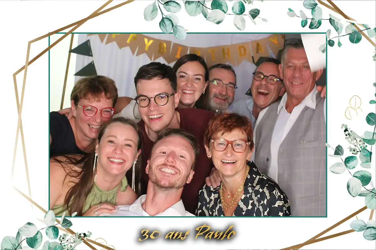 Photobooth installé dans une salle de réception pour un anniversaire à Épernay