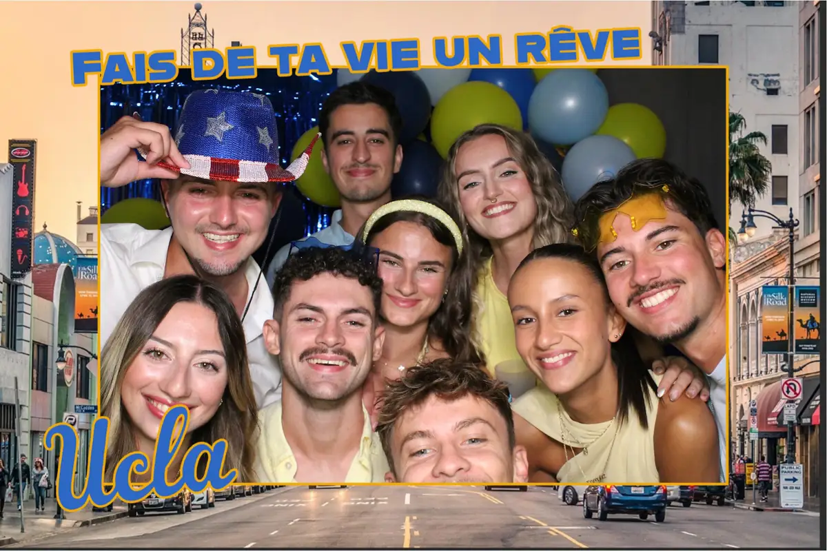 borne-selfie-anniversaire-reims-ucla-soiree Photo de groupe animation borne selfie à Reims pour une soirée anniversaire entre amis