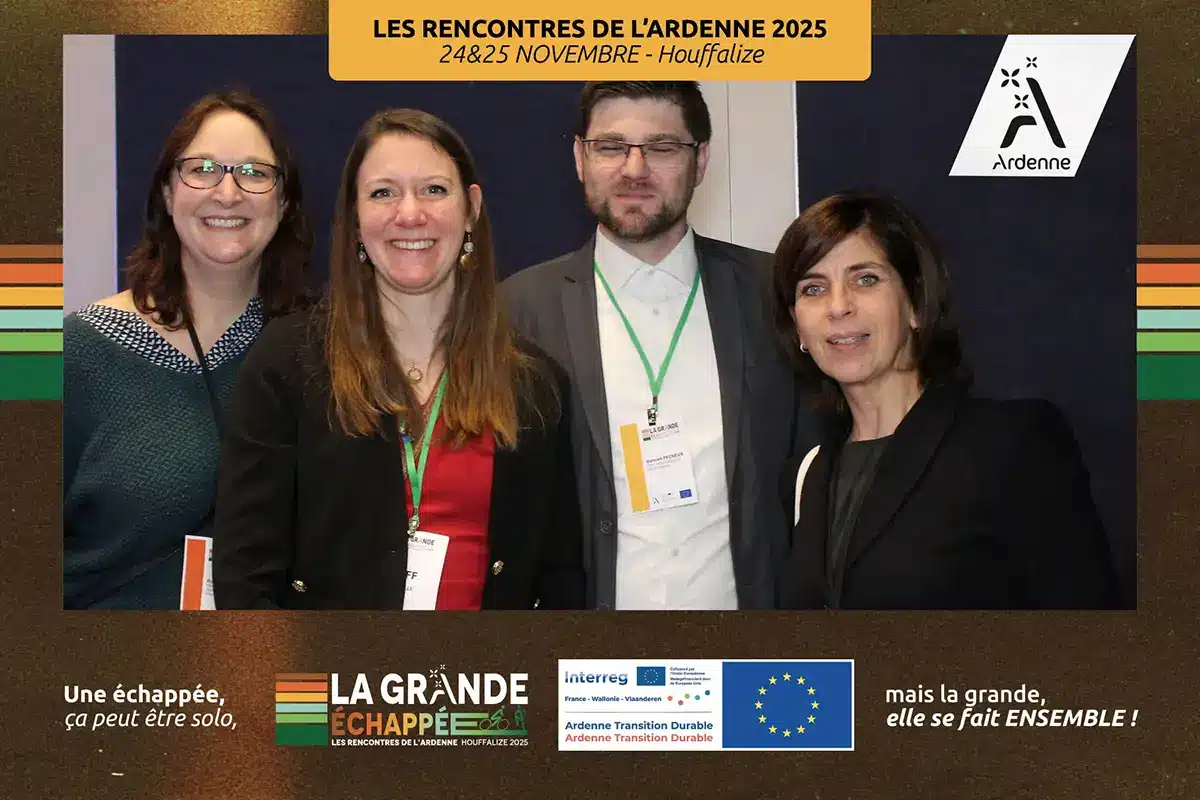 borne-selfie-ardenne-rencontres-houffalize-2025 Photo de groupe réalisée avec borne selfie pour Les Rencontres de l Ardenne 2025 à Houffalize