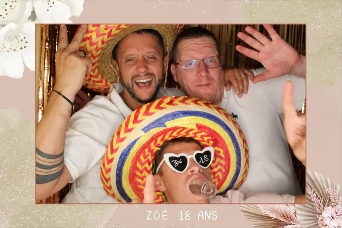 photobooth-anniversaire-reims-18-ans-zoe Animation photobooth à Reims pour un anniversaire 18 ans avec accessoires festifs