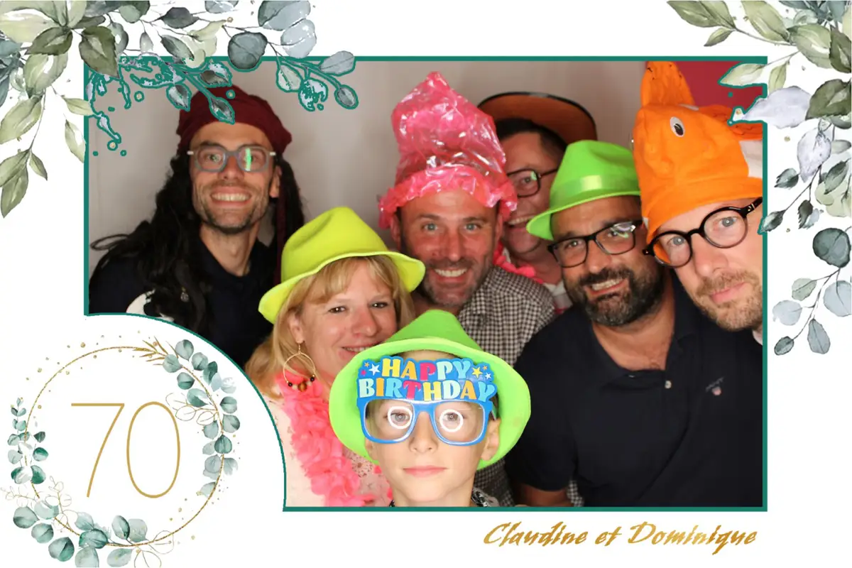 photobooth-anniversaire-reims-amis-soiree Photo fun entre amis avec photobooth à Reims lors d une soirée anniversaire