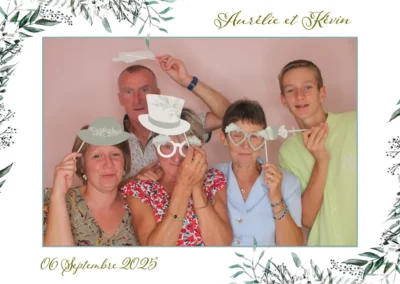 Photo animation photobooth à Reims pendant le mariage de Aurélie et Kévin avec accessoires